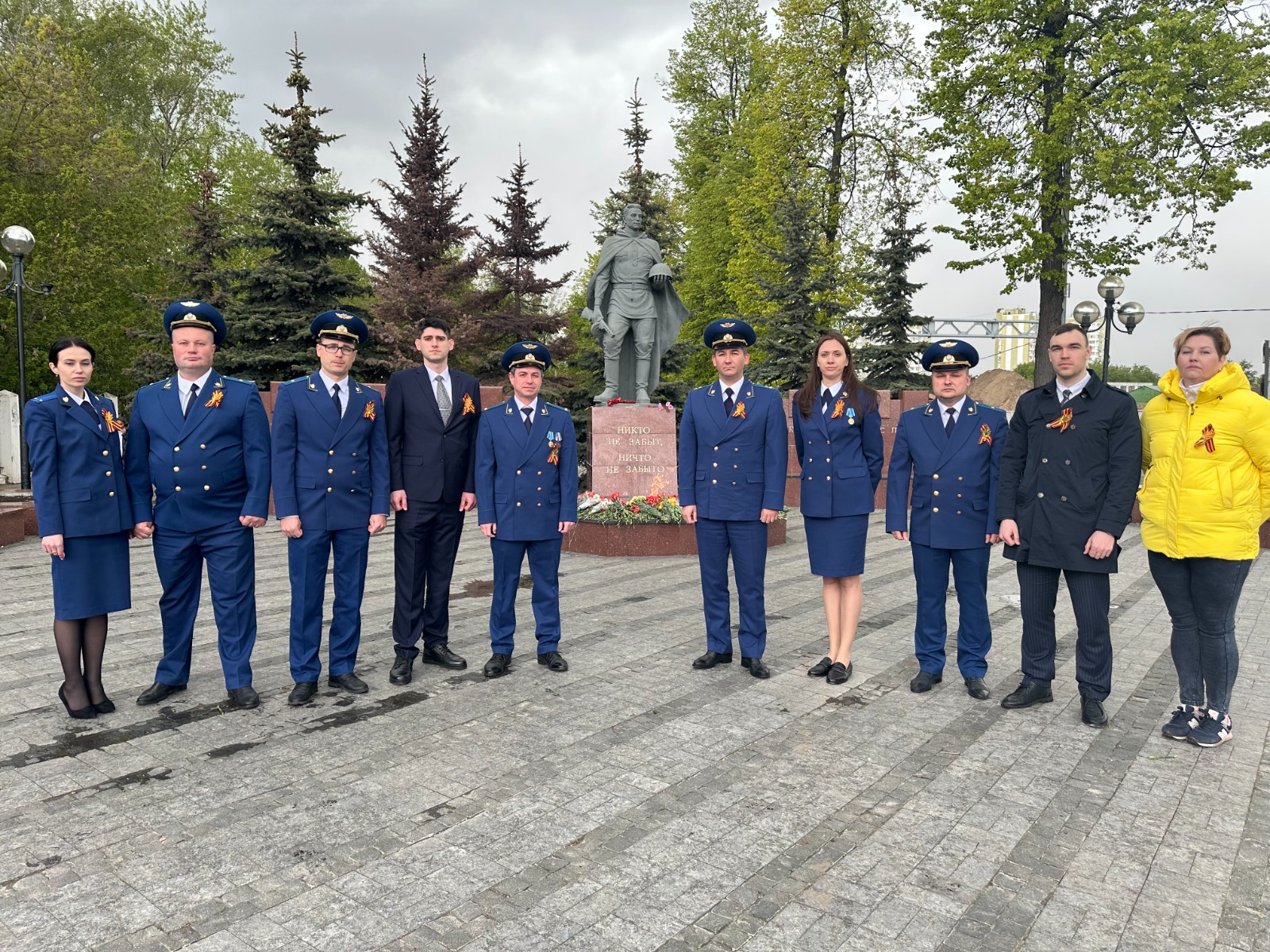 Представители Люберецкой городской прокуратуры возложили цветы к мемориалу  «Вечный огонь» в Люберцах | Администрация городского округа Люберцы  Московской области